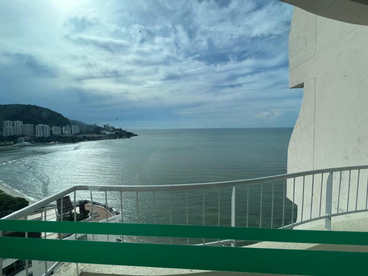 Paradise By The Sea In Penang By Veron At Rainbow Paradise Танджунг Бунга Екстериор снимка
