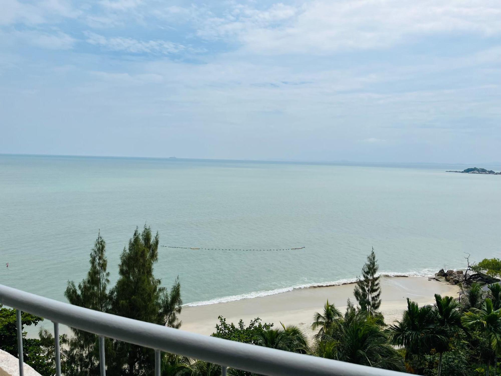 Paradise By The Sea In Penang By Veron At Rainbow Paradise Танджунг Бунга Екстериор снимка