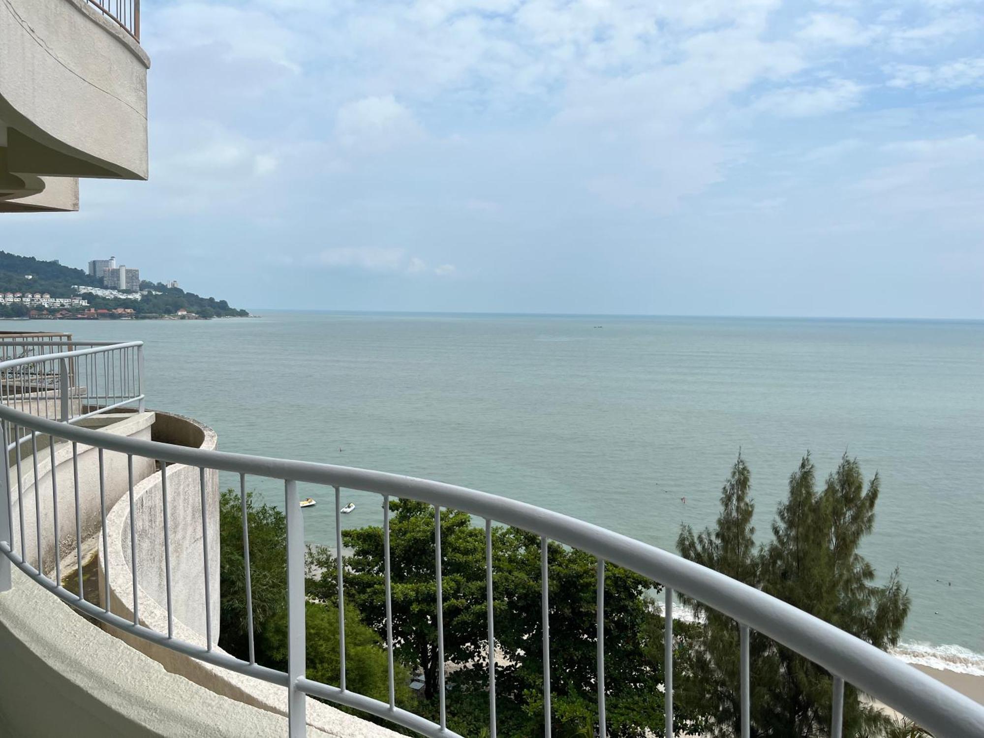 Paradise By The Sea In Penang By Veron At Rainbow Paradise Танджунг Бунга Екстериор снимка