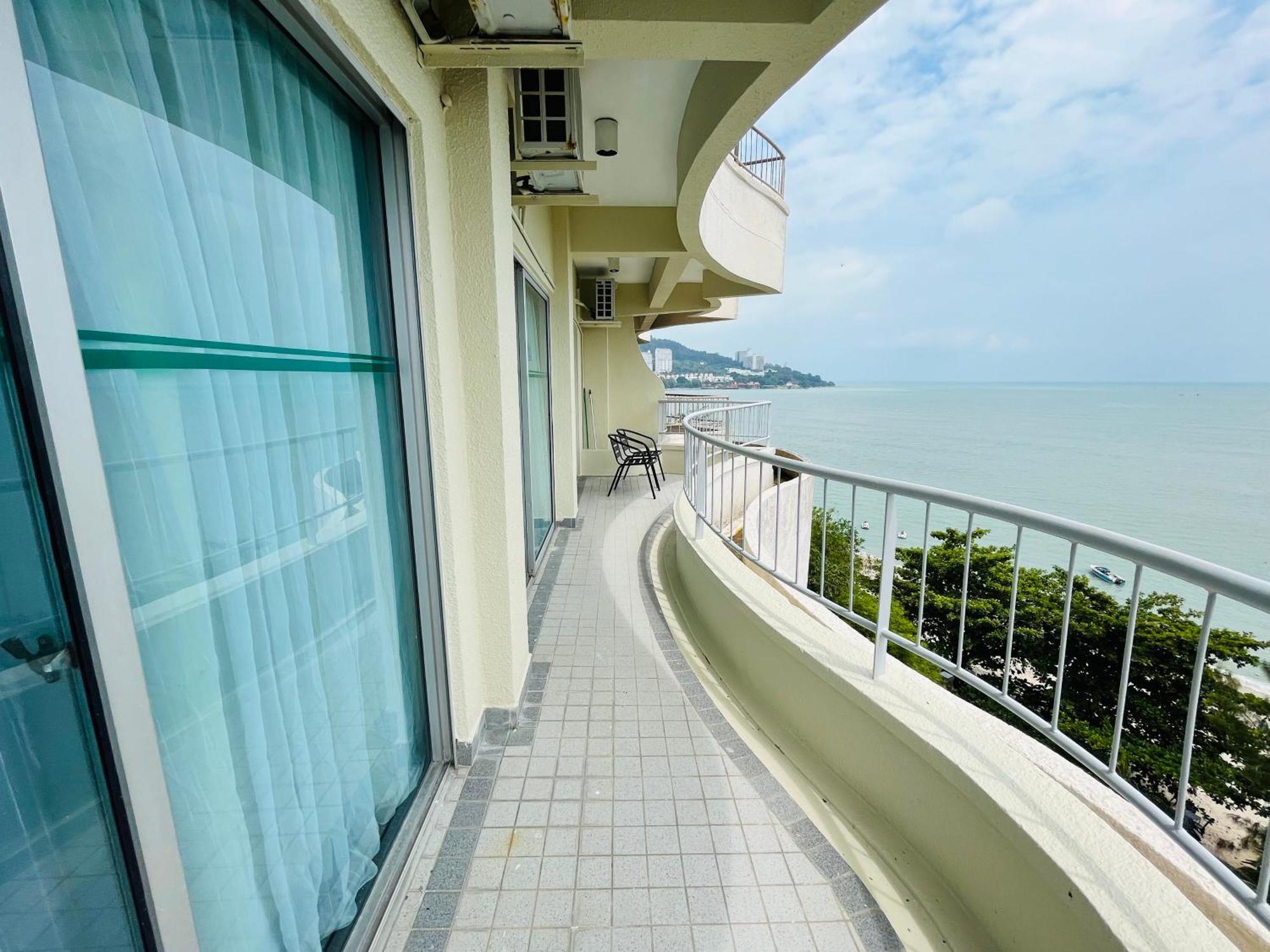 Paradise By The Sea In Penang By Veron At Rainbow Paradise Танджунг Бунга Екстериор снимка