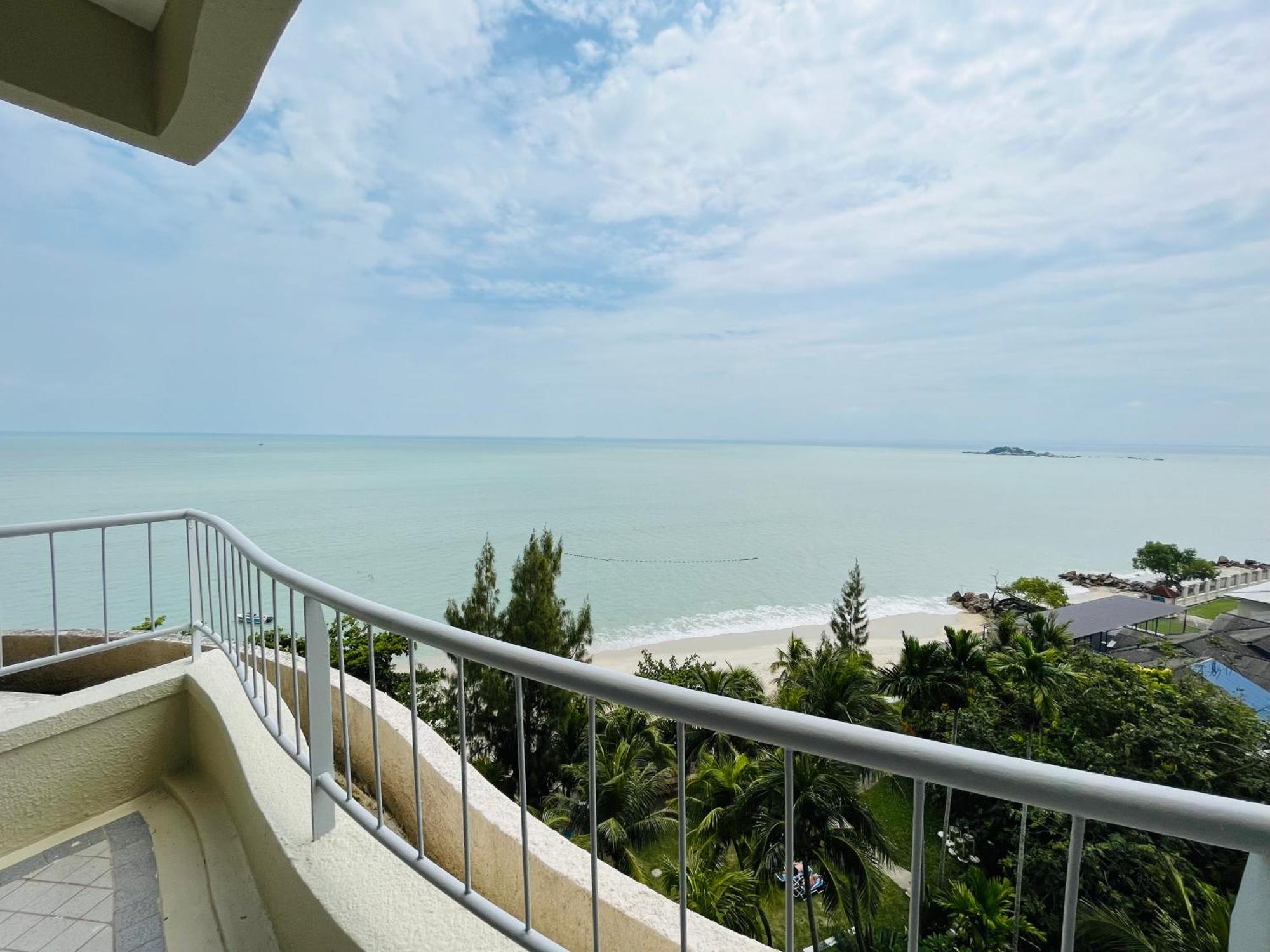 Paradise By The Sea In Penang By Veron At Rainbow Paradise Танджунг Бунга Екстериор снимка