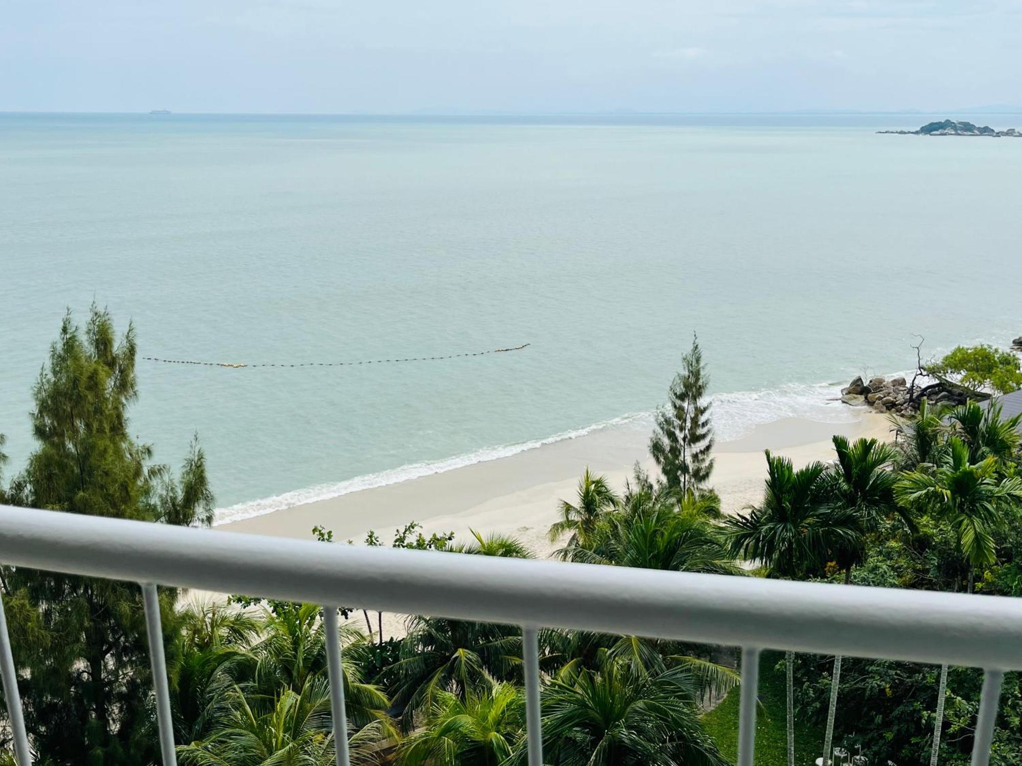 Paradise By The Sea In Penang By Veron At Rainbow Paradise Танджунг Бунга Екстериор снимка